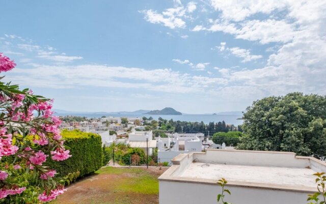Flat With Sea View and Shared Pool in Bodrum