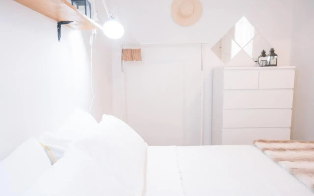 Minimalist Chic a Villanova 3Bdr - 2Bth - WiFi