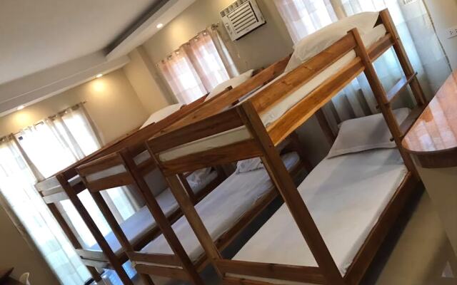 Happy Days Apartelle - Hostel