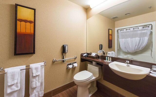 Quality Inn & Suites Levis