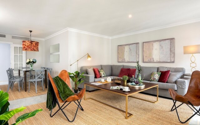 Luxury 3 Bd Apartment Next to the Cathedral. Constitución III