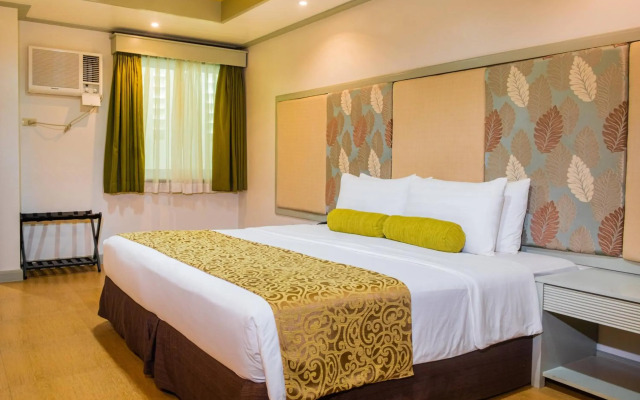 La Piazza Hotel and Convention Center