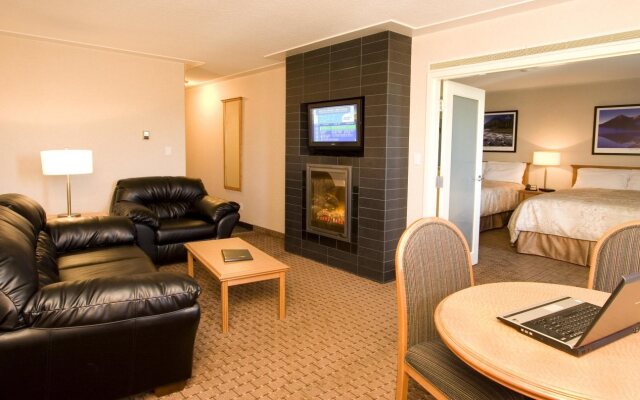 Woodlands Inn & Suites