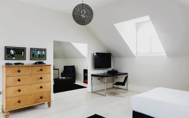 Priory Road by Onefinestay