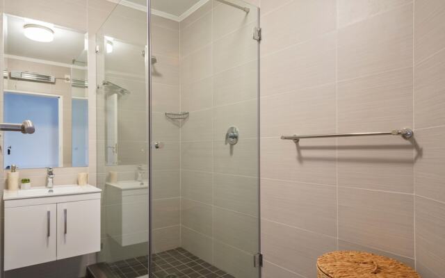 Cape Town City Accommodation - The Island Club