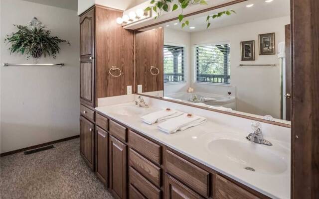 Amys Little Ponderosa - Three Bedroom Cabin