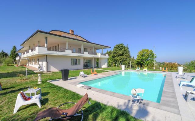 Spacious Villa in Tavullia with Private Swimming Pool