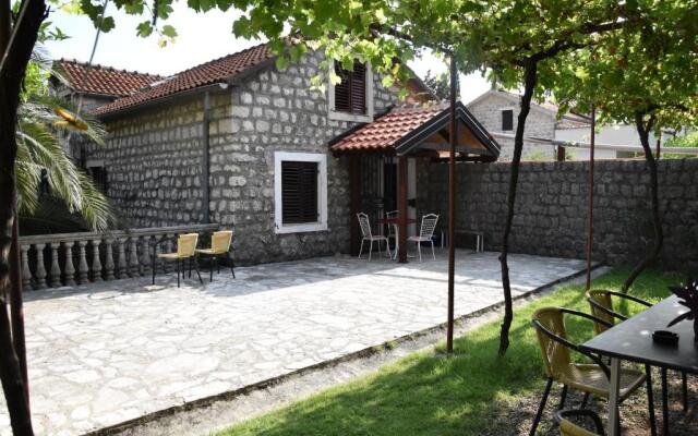 Muki's House- just 50m from the beach