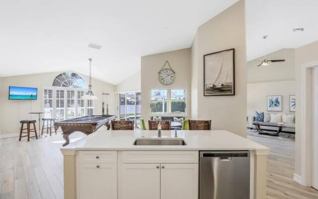 Waterfront Home With Spectacular View, Pool and spa