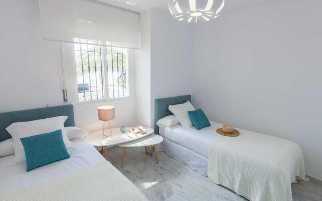 Exquisite Penthouse Suite with Rooftop Terrace
