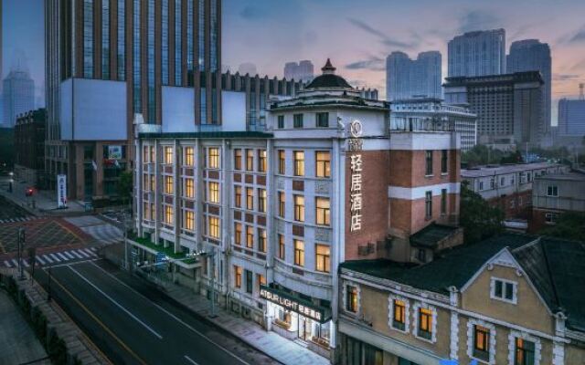Tianjin Five Avenue Xiaobalou subway station Light House Hotel