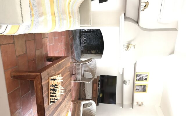 Château Haut Gléon. Gites