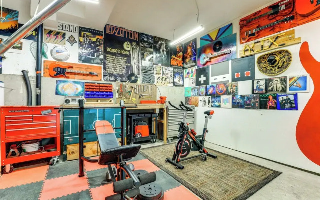 Walk to Mcmenamins Edgefield: Inviting Townhome!