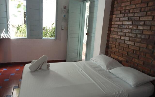 Aluna Hostel B&B