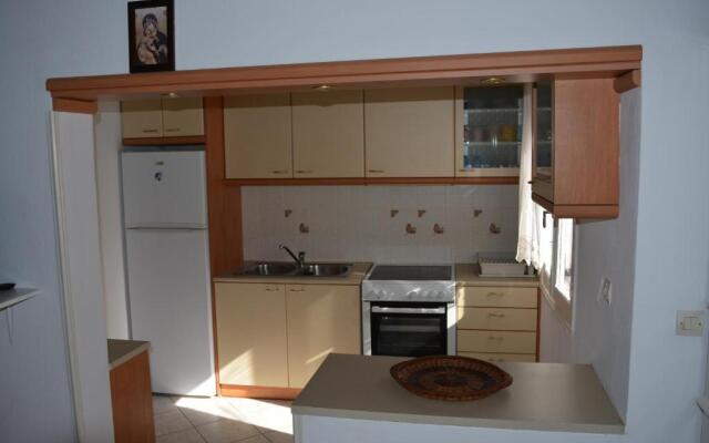 Droufakos’ home - Beachfront Lux 2BD apt. w. Views