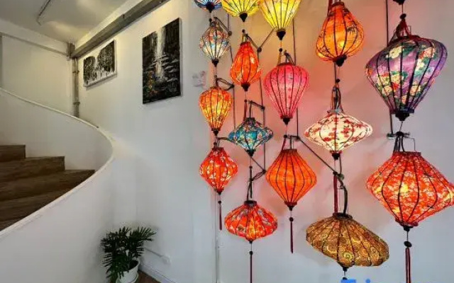 The White Den Sukhumvit 44