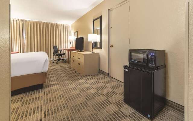 Ramada by Wyndham Fairfield NJ
