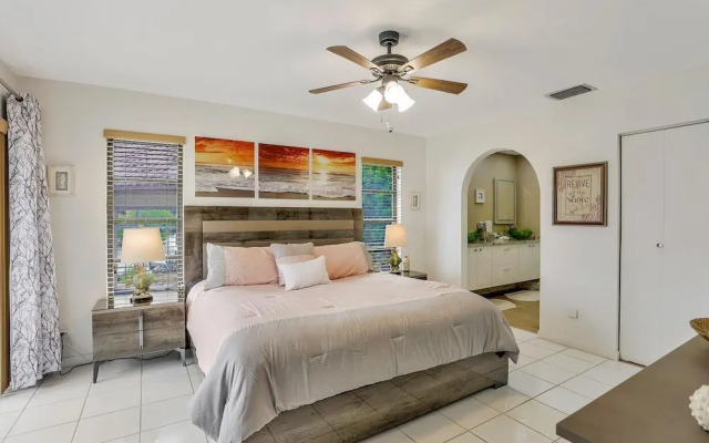 Waterfront Home on key lot With Pool/view of River