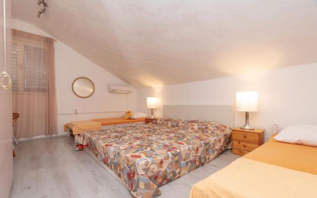 Stunning Home in Korcula With Wifi and 6 Bedrooms