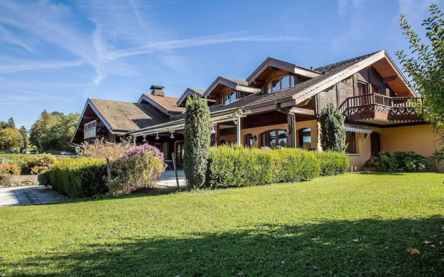 Lancolie "Chalet Du Lac"