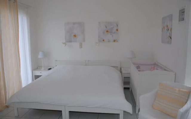 Villa Fleria Seaside Studios & Apts