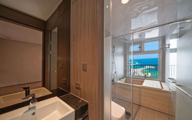 Sokcho I Park Suite Hotel and Resort