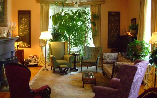 Marshlands Inn