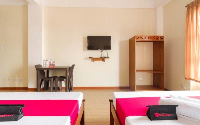 RedDoorz Plus near Johnson and Johnson Paranaque