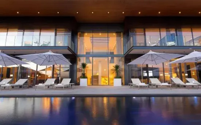 Cliff Top Residence