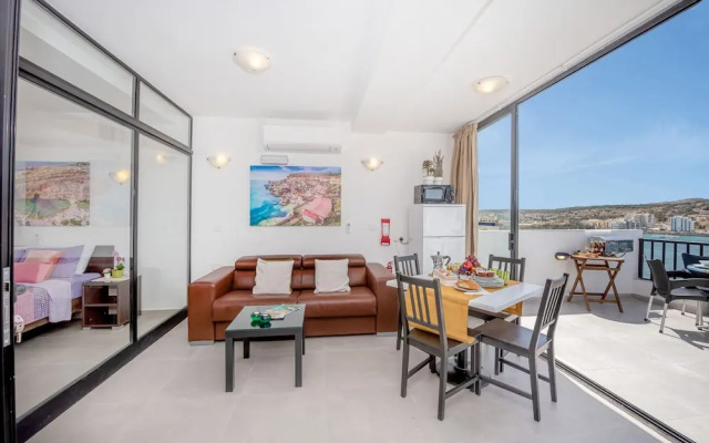 Harbour Lights Seafront Penthouse by Getaways Malta
