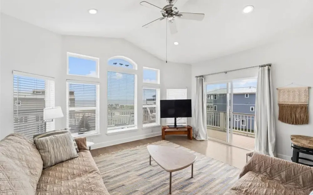 Beachfront 5BR Home With Ocean Views