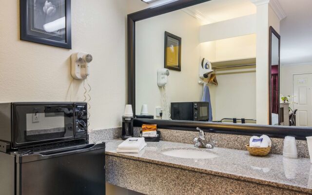 Americas Best Value Inn Columbus, TX