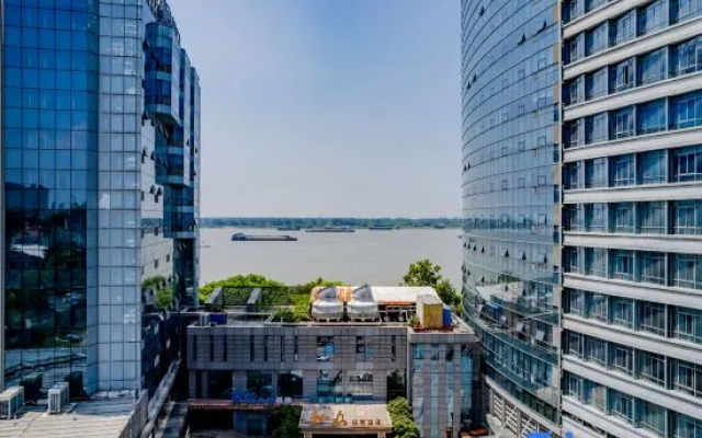 Hezhong Guanjing Hotel