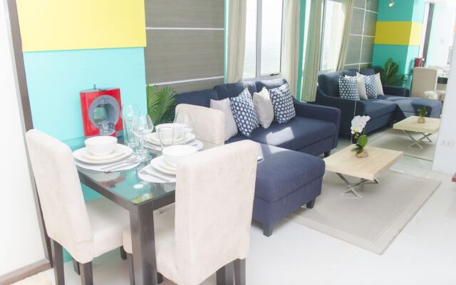 Decorated Duplex Apartment @ BGC