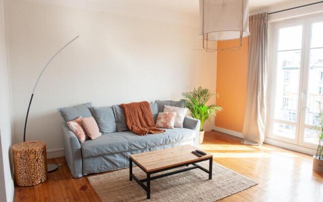 Appartement spacieux avec balcon et parking