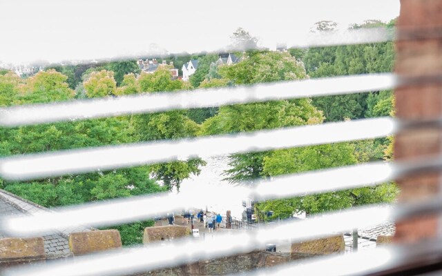 Dee View