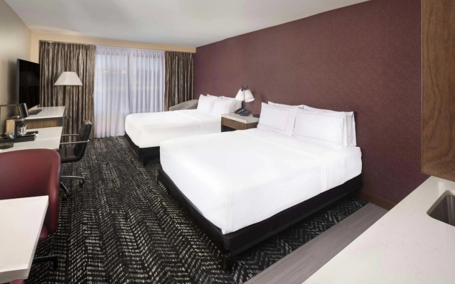 DoubleTree by Hilton Manhattan, KS