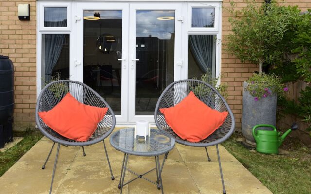 Villiers Road - modern family home by the golf course