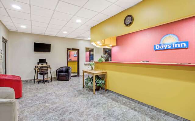 Days Inn by Wyndham Bradenton - Near the Gulf