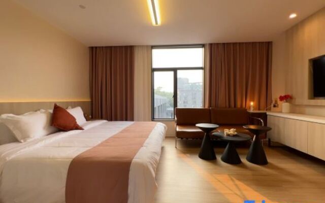 Live there (Shenzhen Longgang University Sports Center)