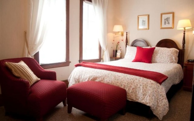 Homestead House Bed & Breakfast