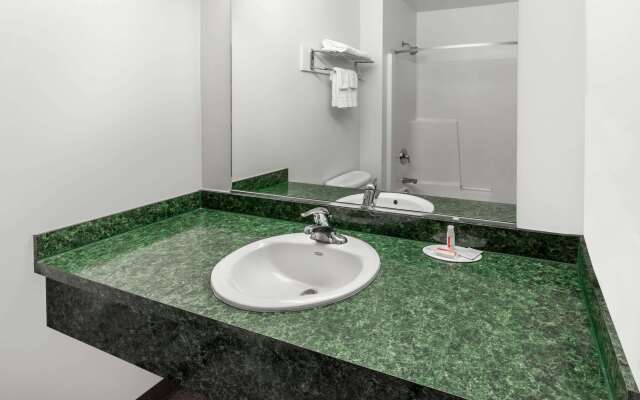 Super 8 by Wyndham Central Pt Medford