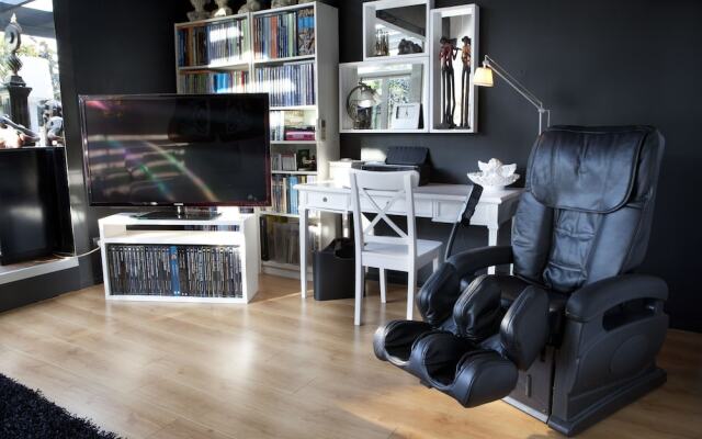 Watermelon - Modernist Terrace Flat II