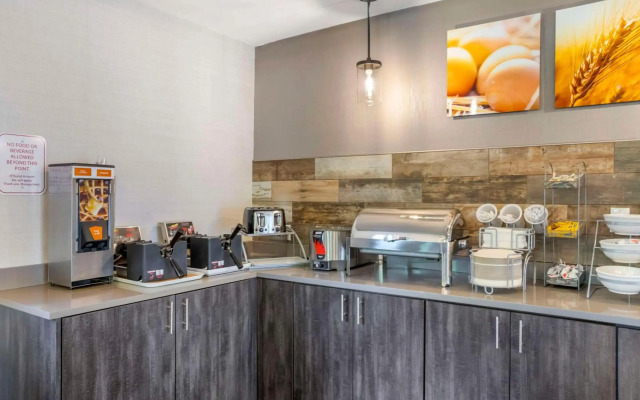 Comfort Suites Nashville Airport - BNA
