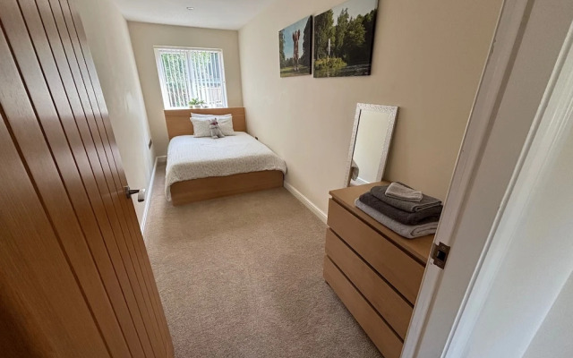 12 Guests - Hot Tub - Free Parking in Huddersfield