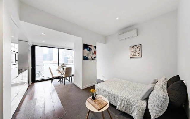 A Stylish Apt for 4 Near Queen Victoria Market – Guest Rooms – Melbourne