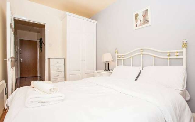 2 Bedroom Apartment 15 Minutes From City Centre