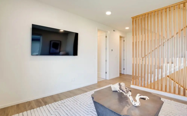 Seaside Vacation Rental: Walk to Beach & Downtown!