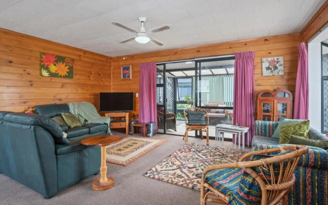 Roseville - Snells Beach Holiday Home