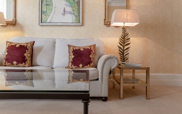 Elegant Apartment in Central Kensington